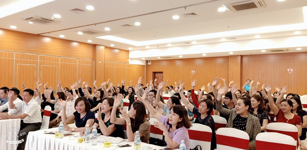 Trò chơi nghe nhạc đoán tên bài hát cả hội trường tham gia rất hào hứng